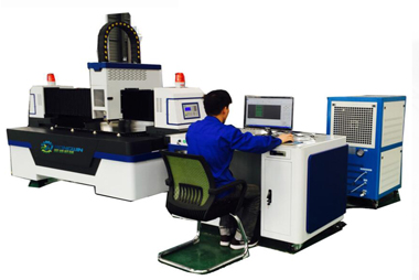 máy cắt laser sợi quang RWL-3015B 